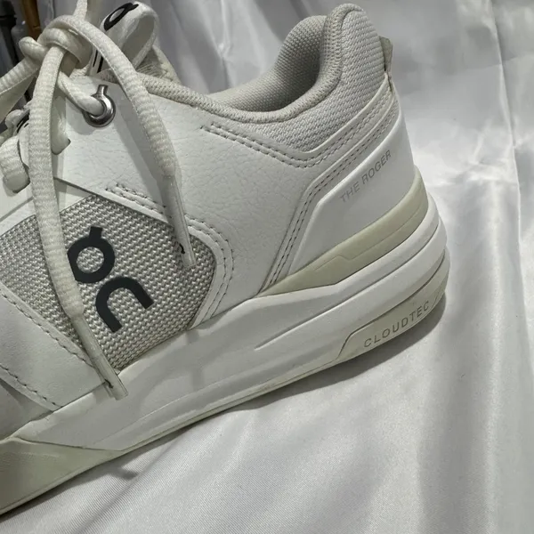 ON On Clouds The Roger Clubhouse Pro Sneakers, White Ice, Size 9 Womens - Image 15