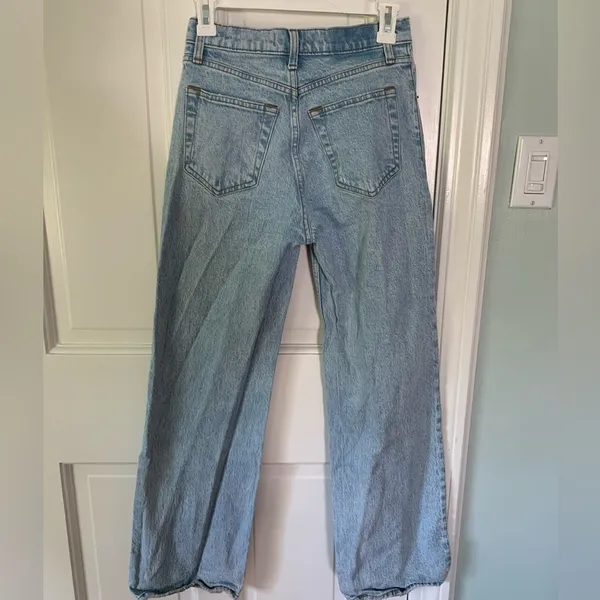 Abercrombie The 90s Relaxed Jean High Rise - Image 8