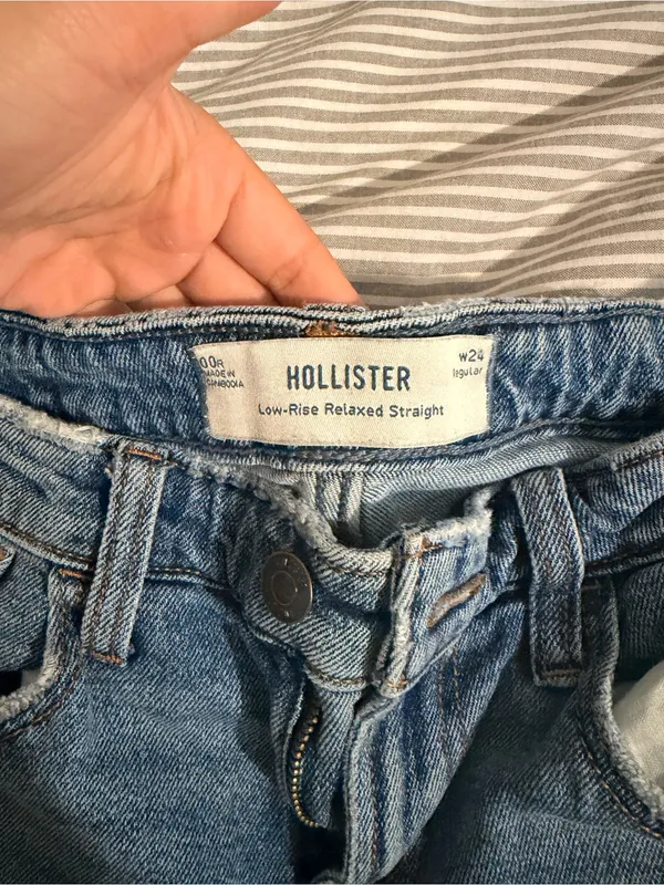 Hollister Medium Wash Low-Rise Straight Jeans - Image 2