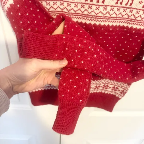 Vintage Y2K Abercrombie & Fitch Red and White Reindeer Sweater SMALL - Image 5