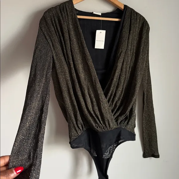 NEW Abercrombie & Fitch Long-Sleeve Draped Deep-V Bodysuit Small - Image 7