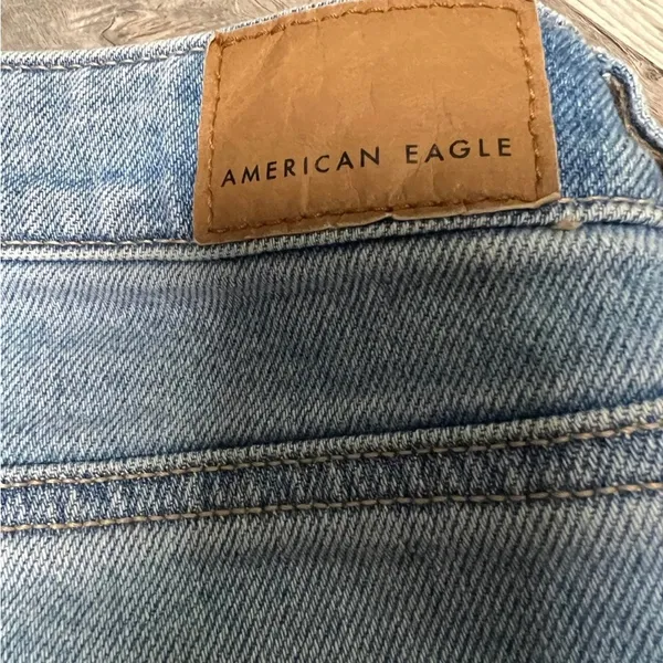 American Eagle Women's Stretch Blue Mom Jeans - Image 4