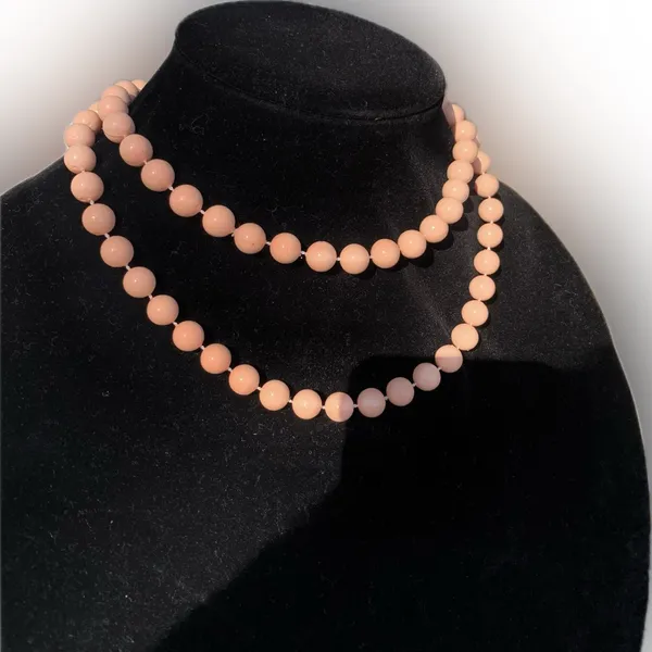 Tahari Beaded Necklace set in White and Tan/peach 36” freestyle - Image 7