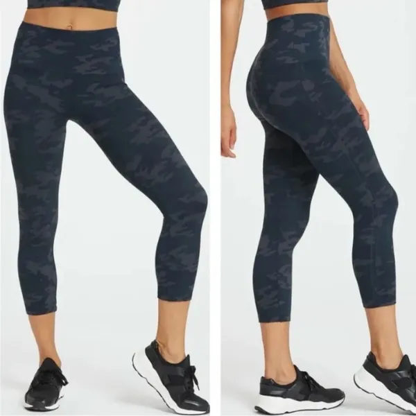 Spanx Seamless Women’s Black Camo Cropped Length LeggingsSize‎ M - Image 2