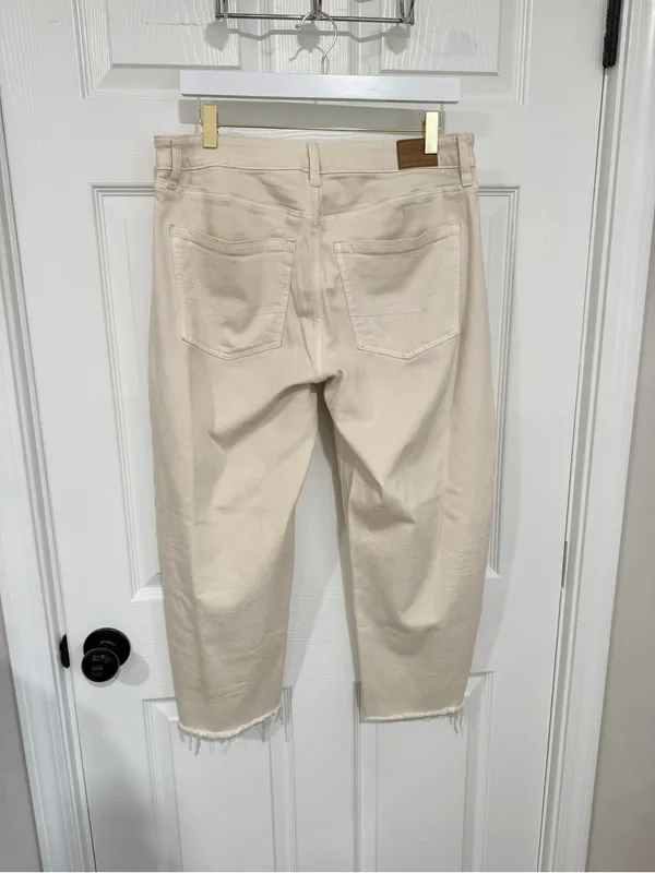 American Eagle Jeans Women’s 6 Short Cream Ecru High Rise Straight Leg Raw Hem - Image 4