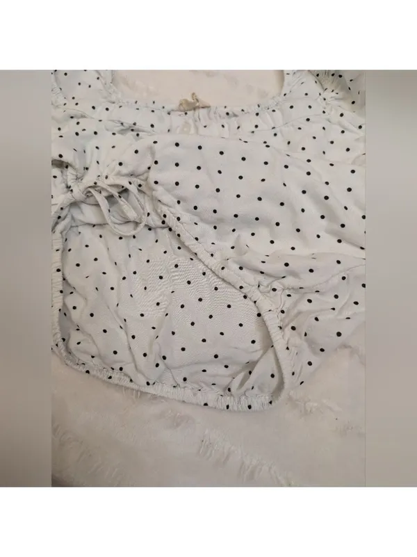 Hollister White Polka Dot Off-Shoulder Crop Top – Size Small - Image 9
