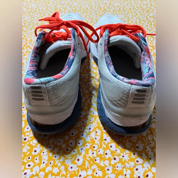 ASICS running shoes, fun colors, great support in shoes, gently worn, size 10 - Image 7
