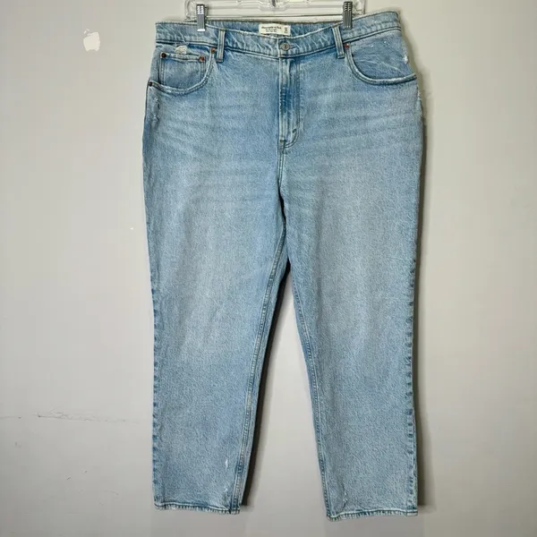 Abercrombie & Fitch Short Ultra High Rise 90s Straight‎ Jean Light Wash Curve - Image 3