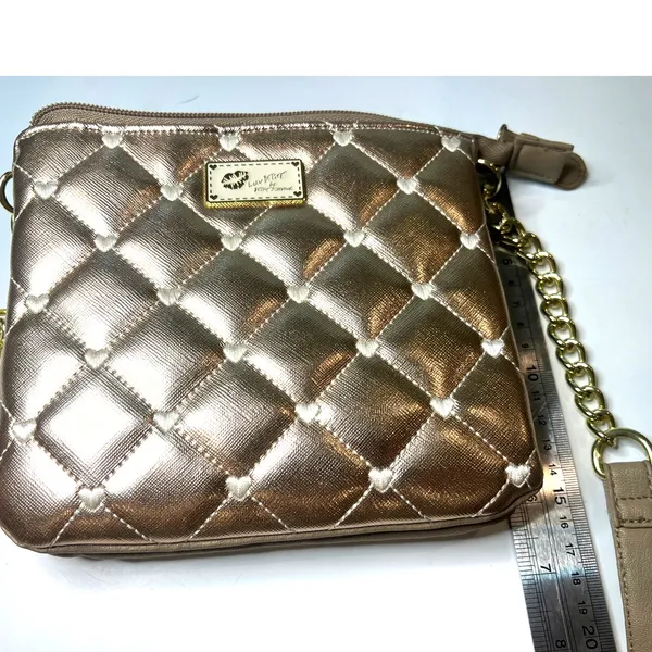 Luv Betsey Johnson rose gold quilted crossbody purse bag metallic hearts chain - Image 8