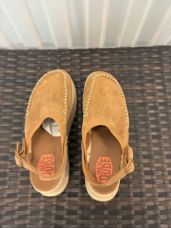 Hey Dudes Delray clogged suede shoes women’s size 8 ￼ - Image 2