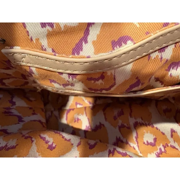 GUESS brown logo-print satchel with contrasting beige top handles - Image 8