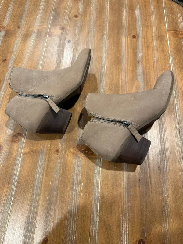 Frye Judith Zip Bootie Suede Block Heel Side Zip Ankle Boot Ash Gray Size 9M - Image 3