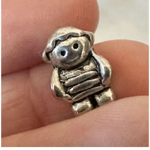 Silver tone boy charm - Image 2
