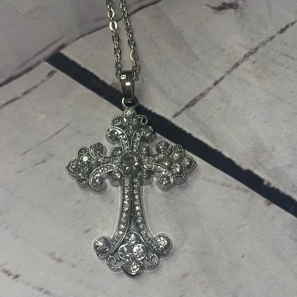 Cross pendant necklace silver diamond accent - Image 3