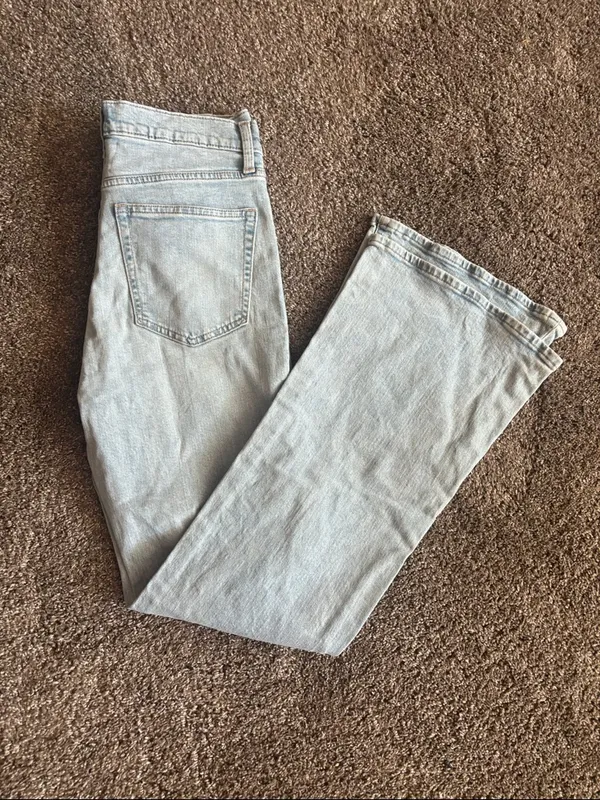 GAP Light Wash Flare Jeans with Knee Rip - Image 5