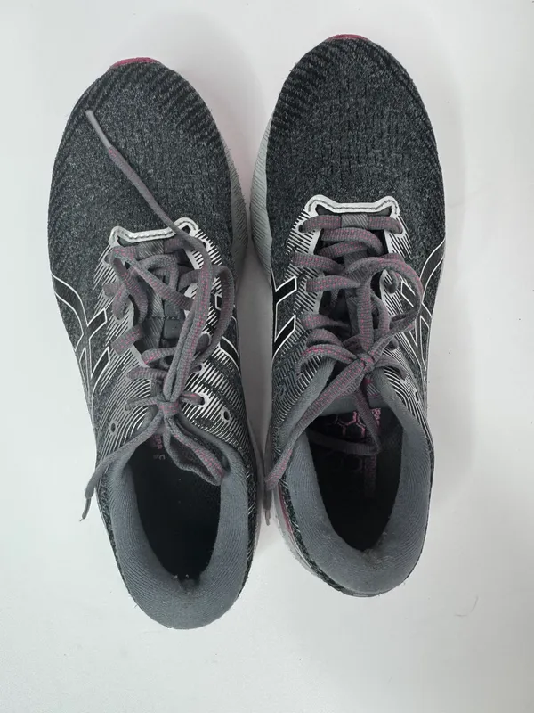 GT 2000 10 Running Shoes Size 8 - Image 3