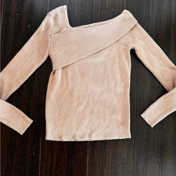 One-Shoulder Ribbed Asymmetrical Knit Top in Camel Brown Size S - Image 3
