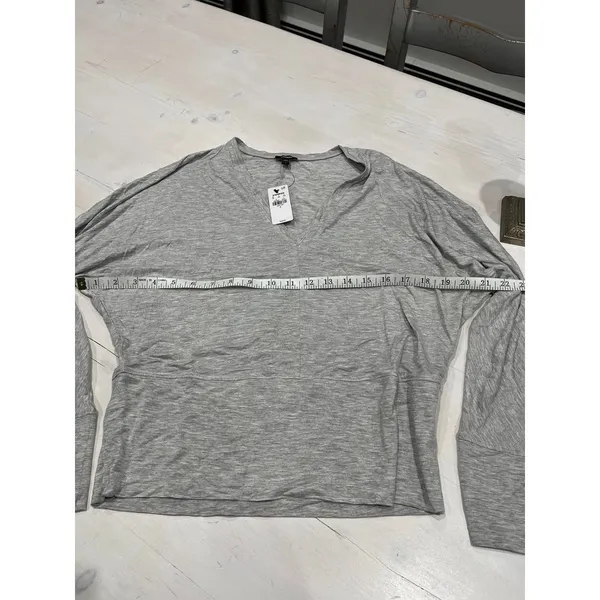NWT express size small‎ v neck grey top - Image 5