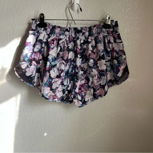Lululemon Hotty Hot Short II *2.5"
Utopia Multi / Deep Phantom - Image 12