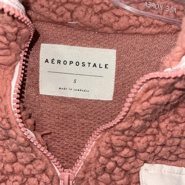 Aeropostale Women's Pink Sherpa Fuzzy Sweater - Like new Size: Small - Image 10