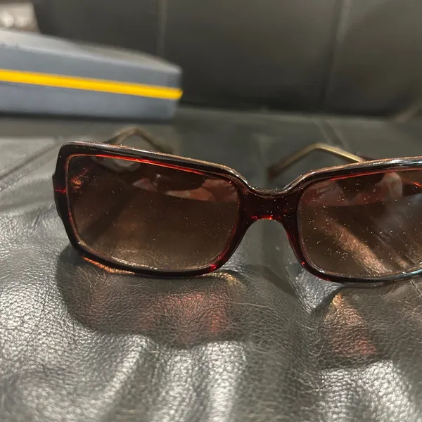 Guess Stylish Brown Sunglasses - Image 6