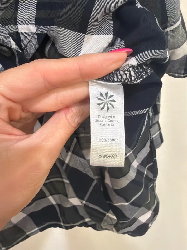 Athleta XL Plaid Button Down Shirt Gray Black 100% Cotton Long Sleeve - Image 4
