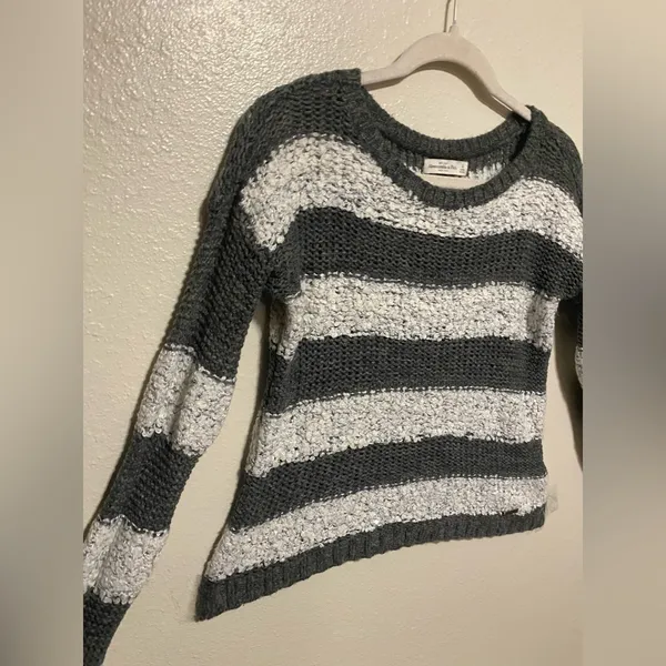 Abercrombie & Fitch Striped Sequin Sweater Gray White Long Sleeve Small - Image 4