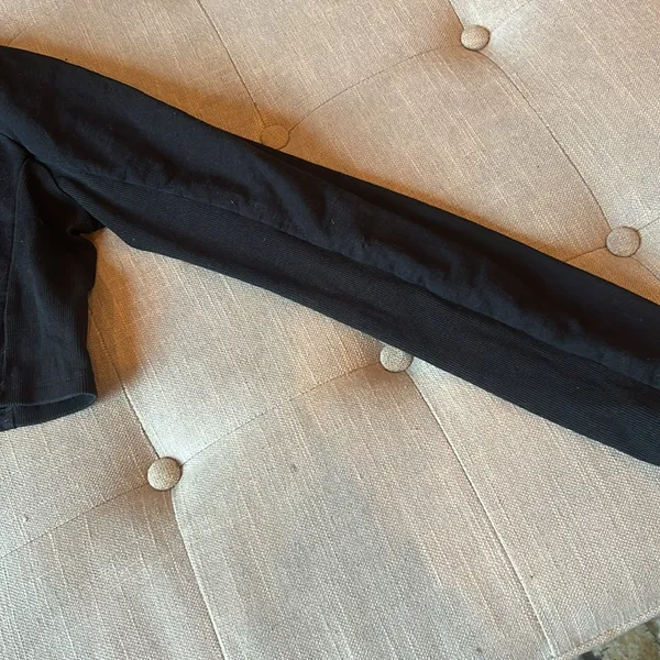 Gymshark Long Sleeve Spellout Logo Cropped Top Size Small - Image 4