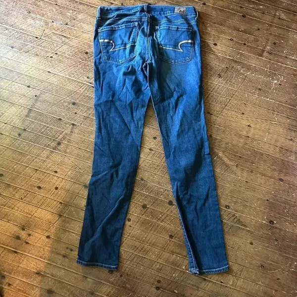 American Eagle distressed size 8 Skinny normcore jeans - Image 4