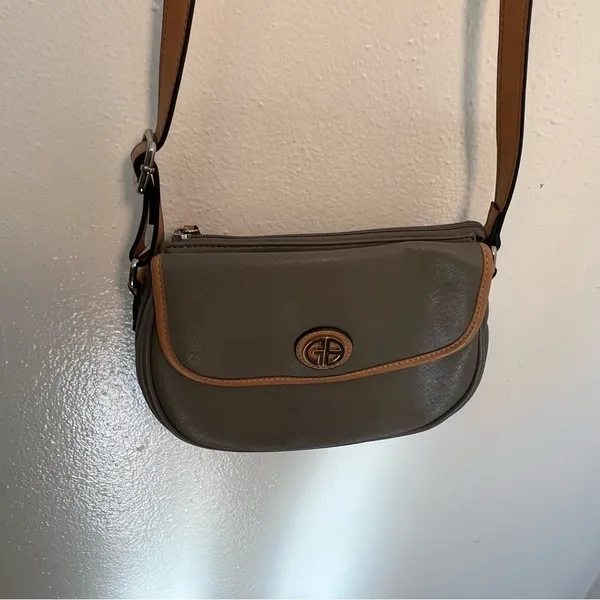 Giani Bernini Crossbody‎ Bag Gray Tan - Image 3