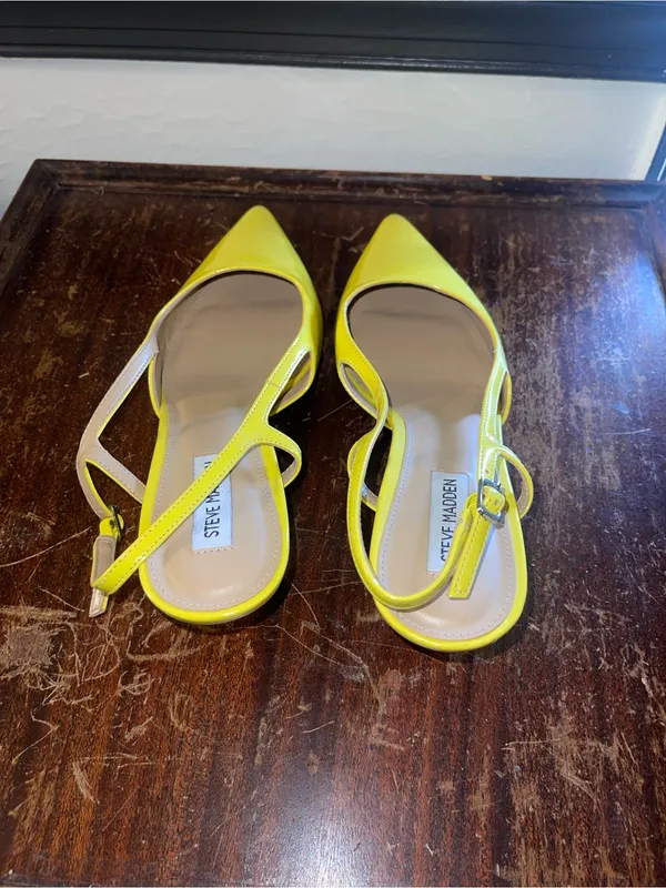 Steve Madden Bright Yellow Patent Pointed Slingback Pumps - Size 10M - Image 3
