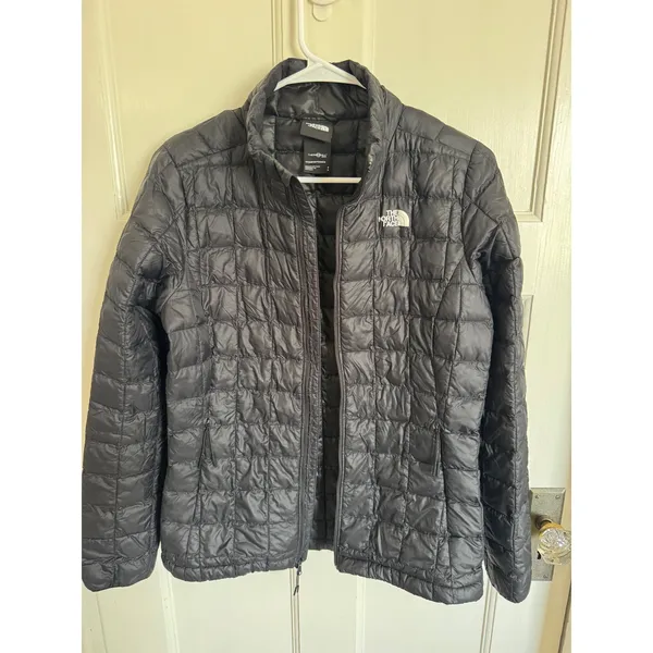 The North Face women's Thermoball Eco black puffer jacket size small - Image 9