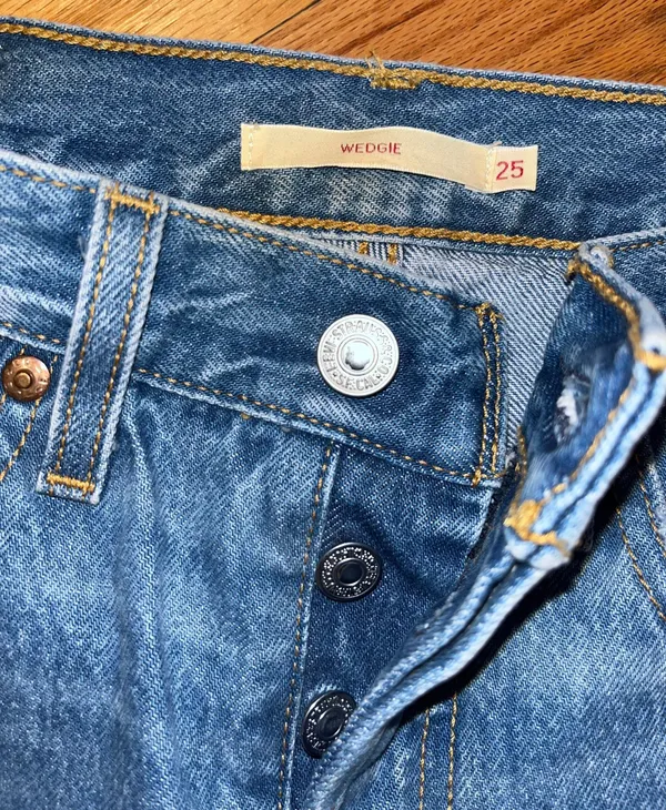 Levi’s Wedgie Straight Jeans - Image 3