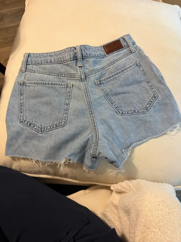 Hollister Mom Shorts High-Rise 3" - Image 2