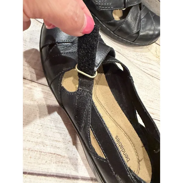 Clarks Bendables Womens 7 Black Leather Mary Jane Shoes Adjustable Strap - Image 3