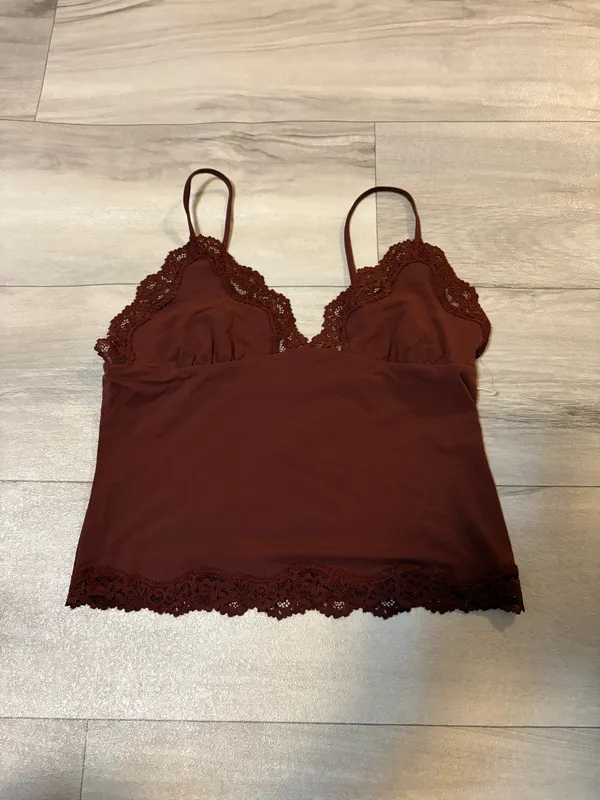 Skims fits everybody lace triangle cami Color oxblood - Image 2
