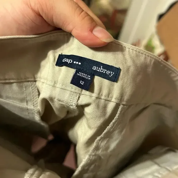 Gap Aubrey Womens Khaki Shorts - Image 3