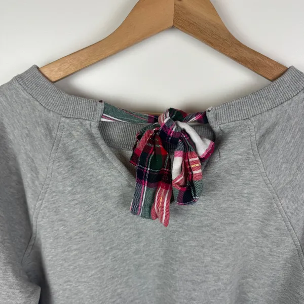 Crown & Ivy Gray Plaid Bow Tie Back Sweatshirt Large Cozy Fall‎ Holiday Pullover - Image 2