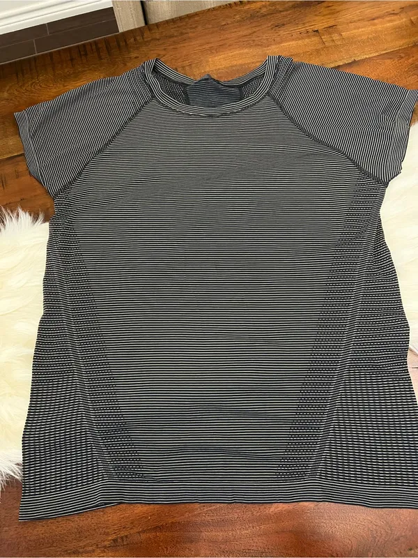 Athleta Momentum Seamless Tee Black Mini Stripe L Body Skimming Top - Image 2