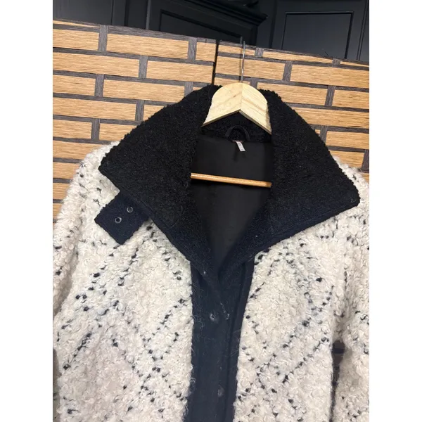 Free People White And‎ Black Boucle Coat Size XS - Image 3