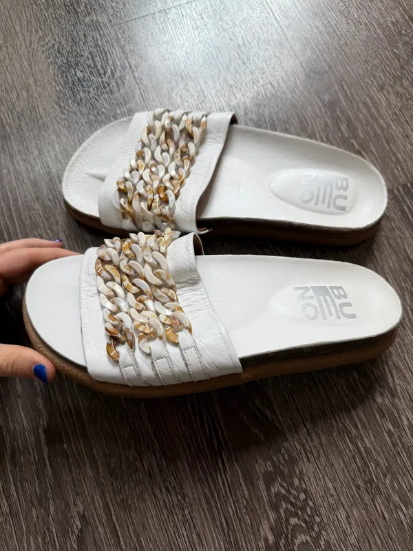 Bueno Footwear Emilia White Chain Slide - Image 6