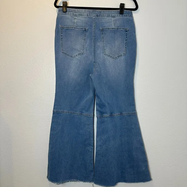 Free People Women's Size 31 Youthquake Crop Flare‎ Jeans Medium Wash - Image 14