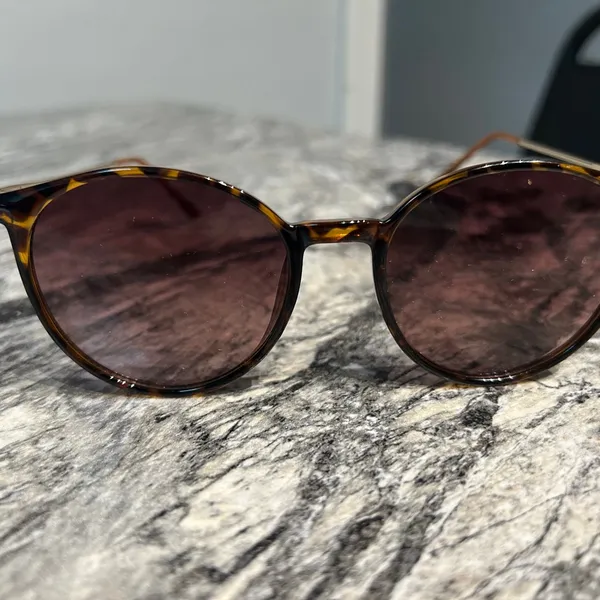 Tortoise Shell Sunglasses Brown - Image 2