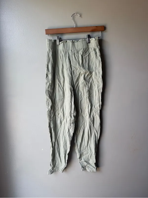 Women’s Small Sage Green Button Front Crinkle Pants - Image 4