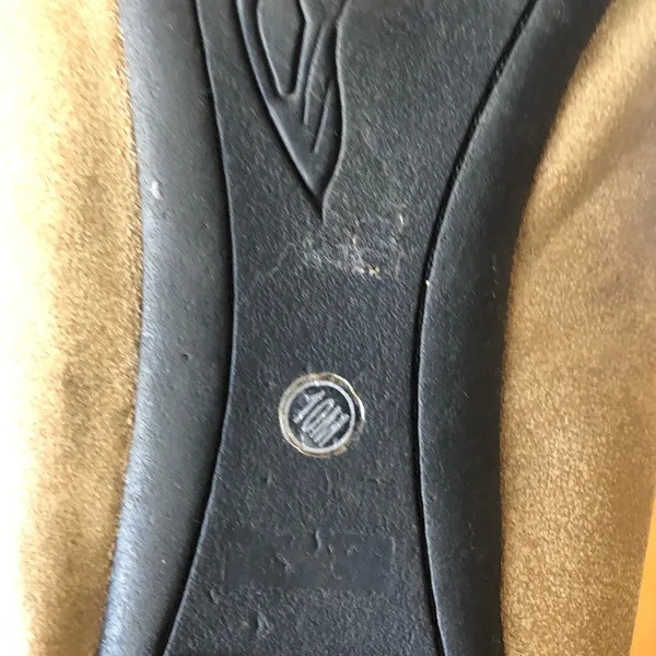 Flats with sparkly bow on them! Size 10 - Image 3