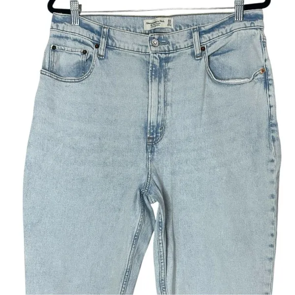 Abercrombie & Fitch Curve Love Slim Straight Jeans Size 32 / 14 - Image 2