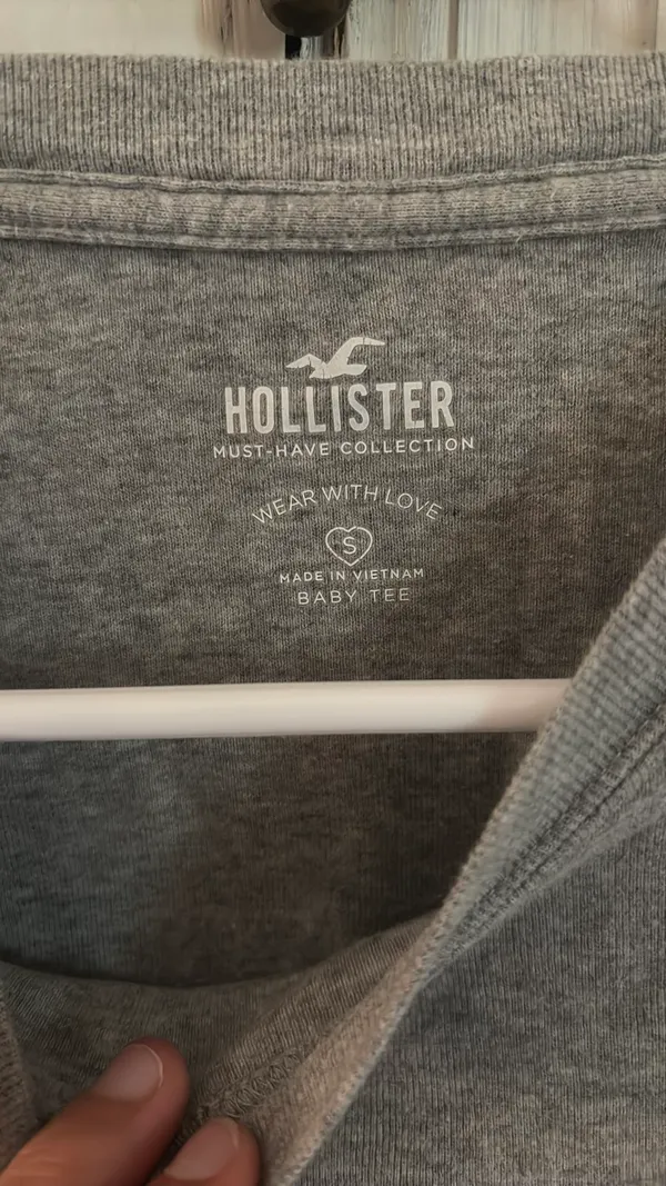 Hollister Cropped T-Shirt Grey - Image 2