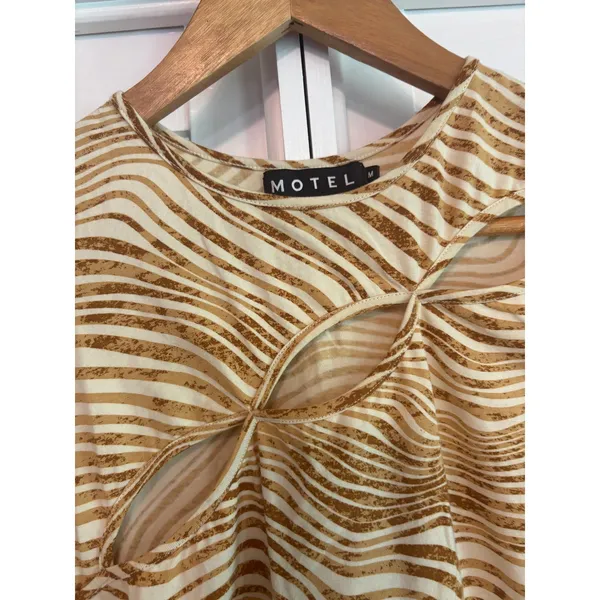 Motel tan And White Zebra‎ Print Dress Size - Image 4