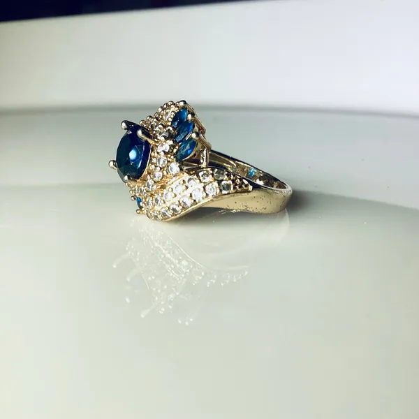 NWOT Sapphire Blue Crystal Cocktail Ring Gold - Image 3