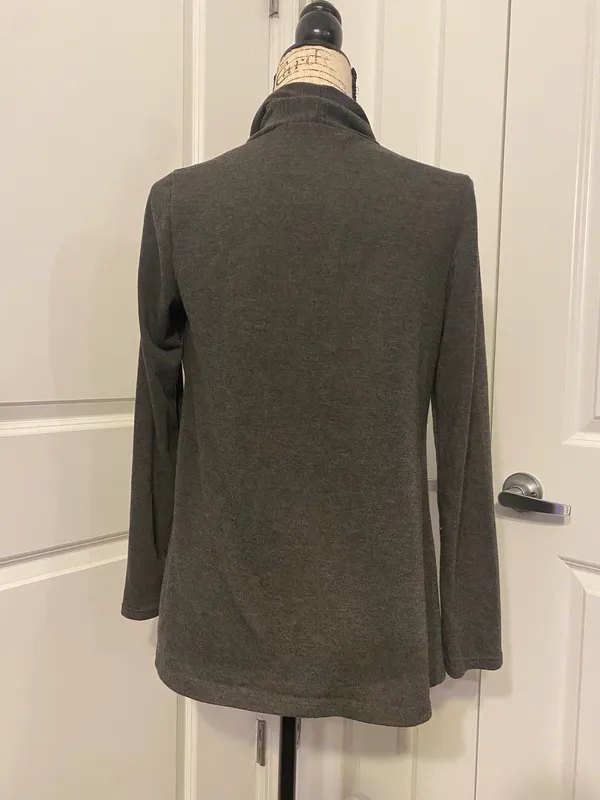 Open-Front Women’s Cardigan Sweater in Charcoal - Image 3